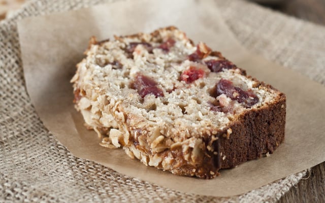 Cake aux cranberries mouillé au rhum