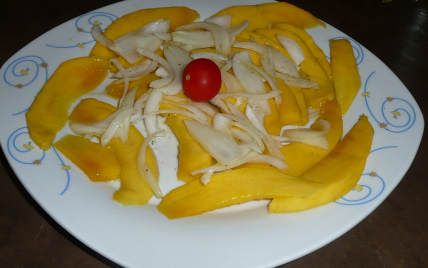 Salade de mangues aux oignons