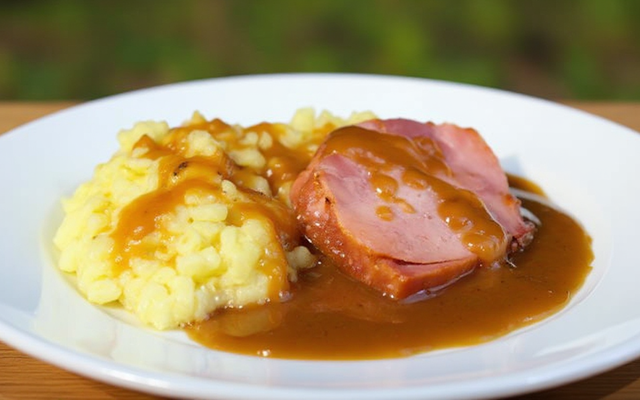 Jambon braisé à la sauce Madère