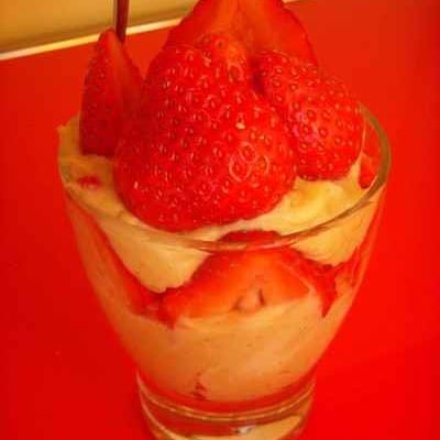 Verrine de Fraises au confit d'amandes