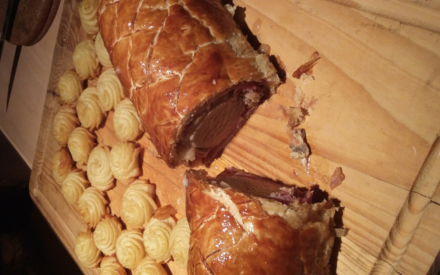 Filet mignon en croûte à la poitrine fumée et moutarde de Dijon