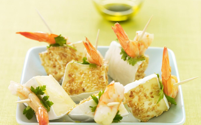 Bouchées de mini caprice aux crevettes roses