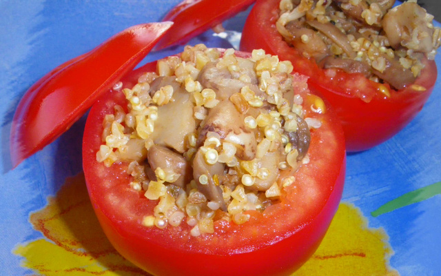 Tomates farcies au boulgour et champignons