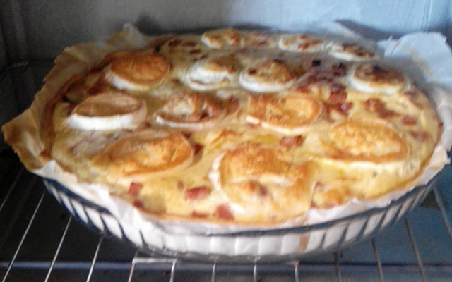 Tarte vite faite à la tomate et au jambon