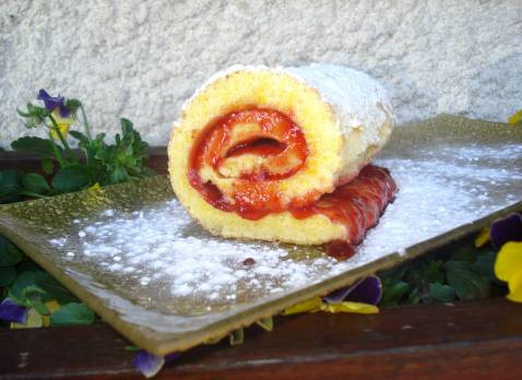 Roulé à la fraise et confiture de fraises