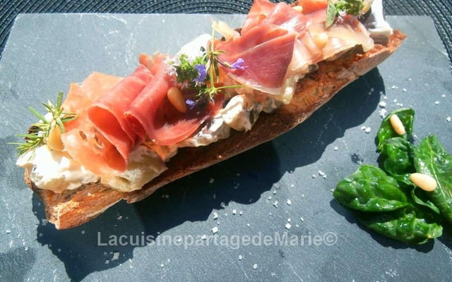 Tartine Saint Moret, aubergine et Serano