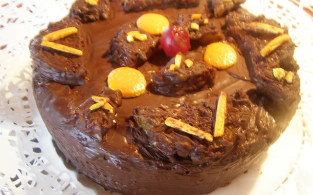 Gâteau sans farine aux amandes glacé au chocolat