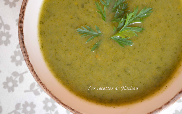 Potage anti-gaspi avec fanes de carottes