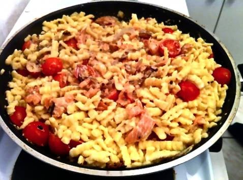 Pâtes au saumon et ses petites tomates cerises