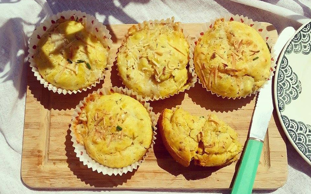 Muffins salés au roquefort, olives vertes & noix