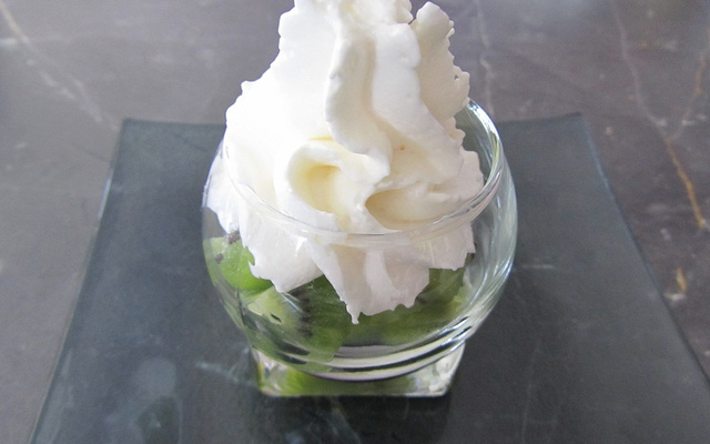 Kiwi et mousse au yaourt Grec
