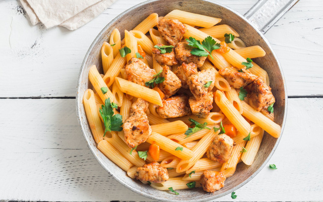 Penne au poulet et persil plat