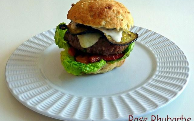 Burger d'agneau aux saveurs méditerranéennes