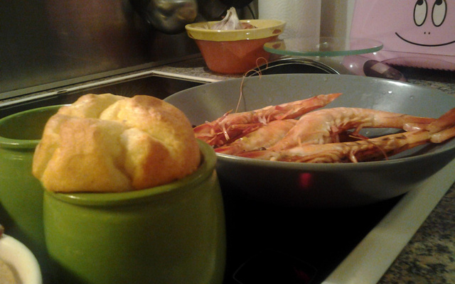 Escalope de poulet panée parmesan et herbes Italiennes, sauce aigre douce, petits oignons nouveaux et câpres