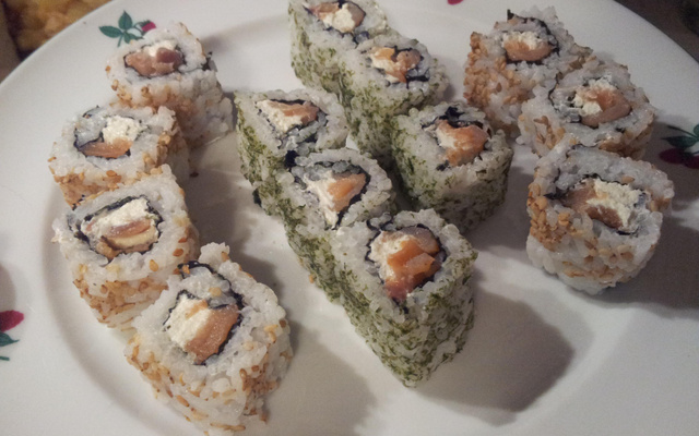 Maki au saumon fumé de Norvège, fromages ail et fines herbes