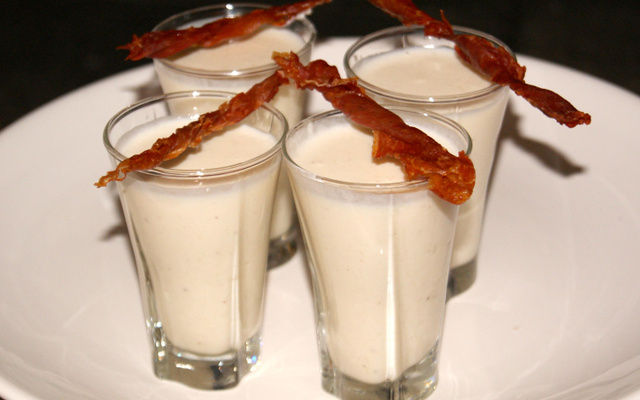 Velouté de chou-fleur, chips de jambon de Parme