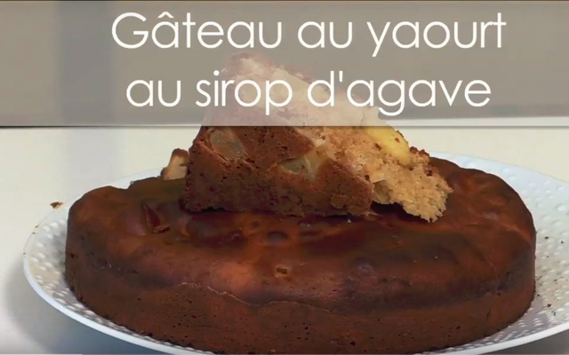 Gâteau au yaourt aux pommes et au sirop d'agave