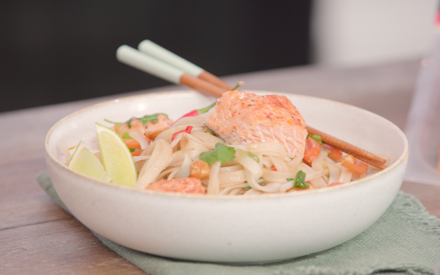 Pad Thaï au saumon MOWI Traiteur mi-cuit épices Thaï