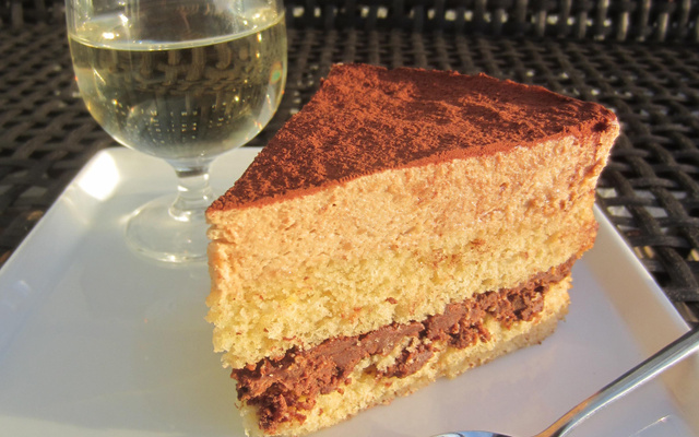 Gâteau au vin blanc, praliné et mousse spéculoos
