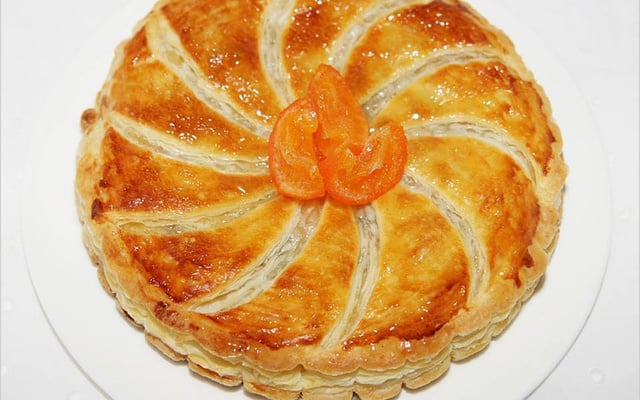 Galette des rois à la crème amandine, lemon curd et clémentines confites