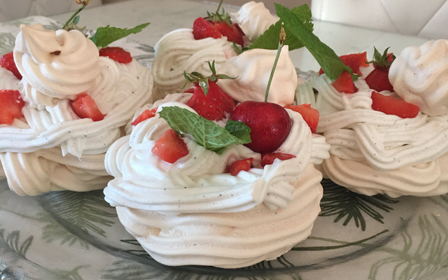 Mini pavlovas aux Fraises du Périgord IGP