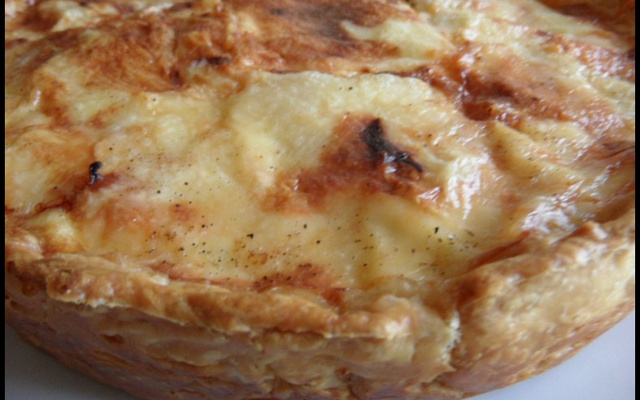 Tarte feuilletée de Savoie aux oignons et au vin blanc