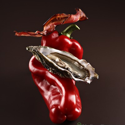 Huîtres, poivron confit et lard 