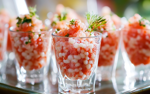 Verrines de perles du Japon au surimi et aux œufs de lump