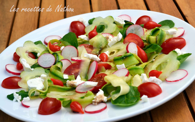 Salade fraîcheur à la feta et mini-poivrons du Pérou