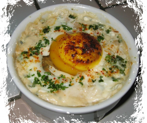 Œuf cocotte au thon et aux échalotes