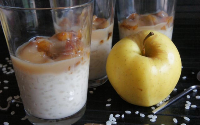 Riz au lait, pommes sautées et caramel au beurre salé