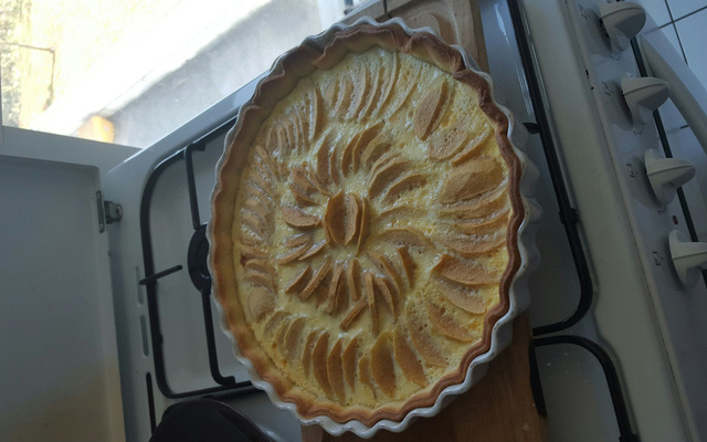 Tarte aux pommes enrichie de crème ou de compote