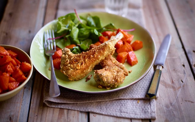 Côtes d'agneau panées aux noisettes et potiron roti au sirop d'érable