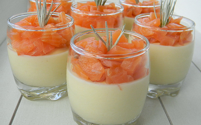 Mousse d'asperges au saumon fumé