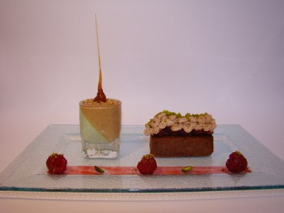 Assiette gourmande autour de la pistache, chocolat, noisette et framboise