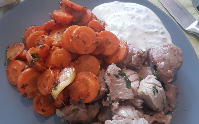 Brochettes d'agneau et carottes au cumin