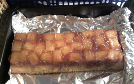 Gâteau à l'ananas parfumé à la muscade et amande amère