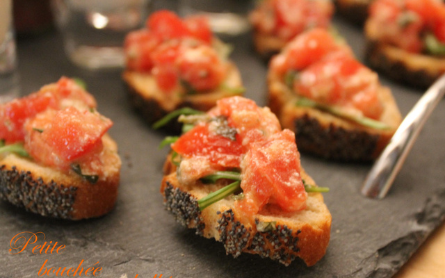 Crostinis aux tomates et pesto