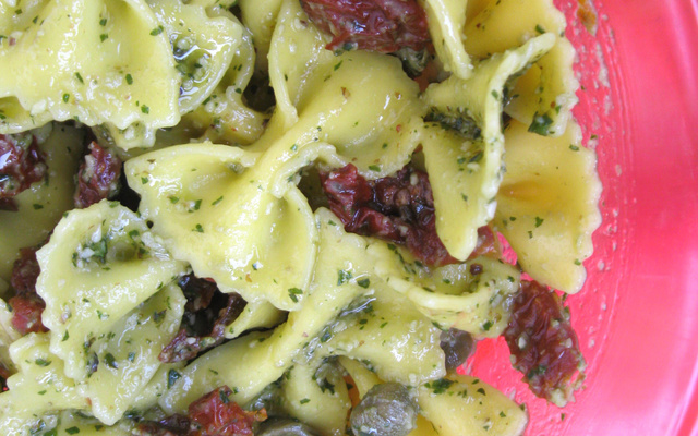 Salade de farfalle à la sicilienne