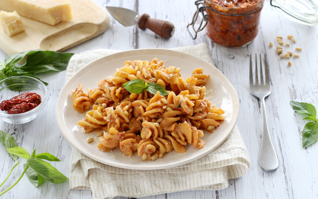 Pâtes au pesto rosso et ricotta