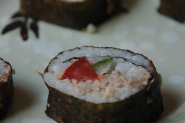 Maki au thon comme une salade riz