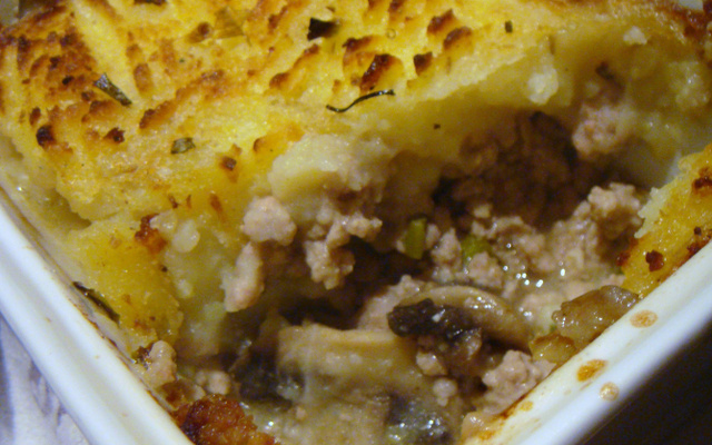 Parmentier de champignons et oignons nouveaux