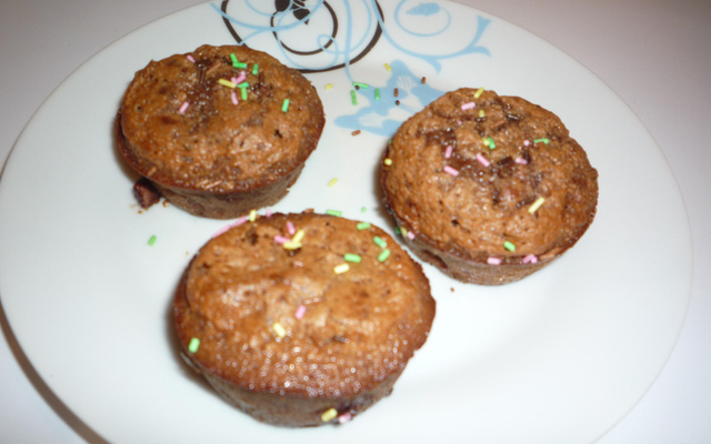 Mini cakes au chocolat noir, fleur de sel et pépites de chocolat au lait