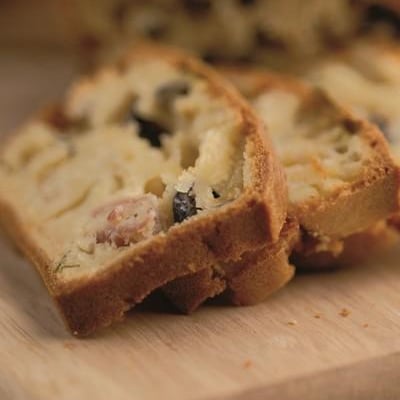 Cake au jambon cru et Valençay AOP