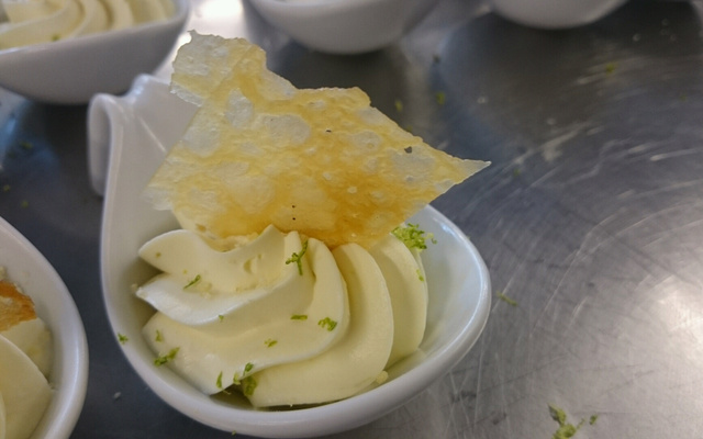 Mousse au citron et sa tuile citronnée