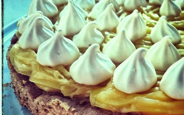 Tarte au citron meringuée sur sablé breton