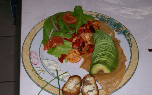 Salade de crevettes aux légumes variés