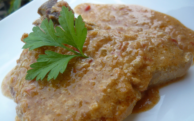Côtes de porc au curry et lait de coco