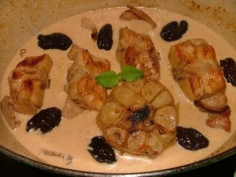 Lapin à la bière blonde et aux pruneaux