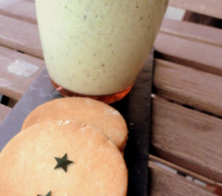 Smoothie kiwi basilic